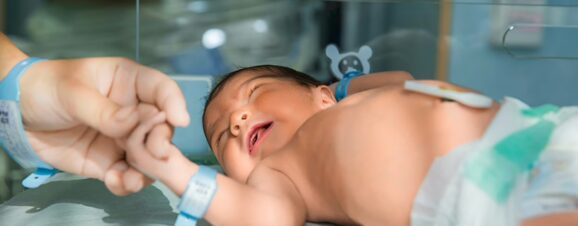 Newborn baby undergoing the Apgar test.